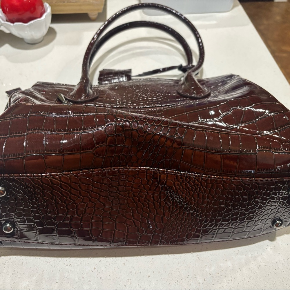 Elegant Brown Crocodile-Embossed Women's Bag - Picture 4 of 6
